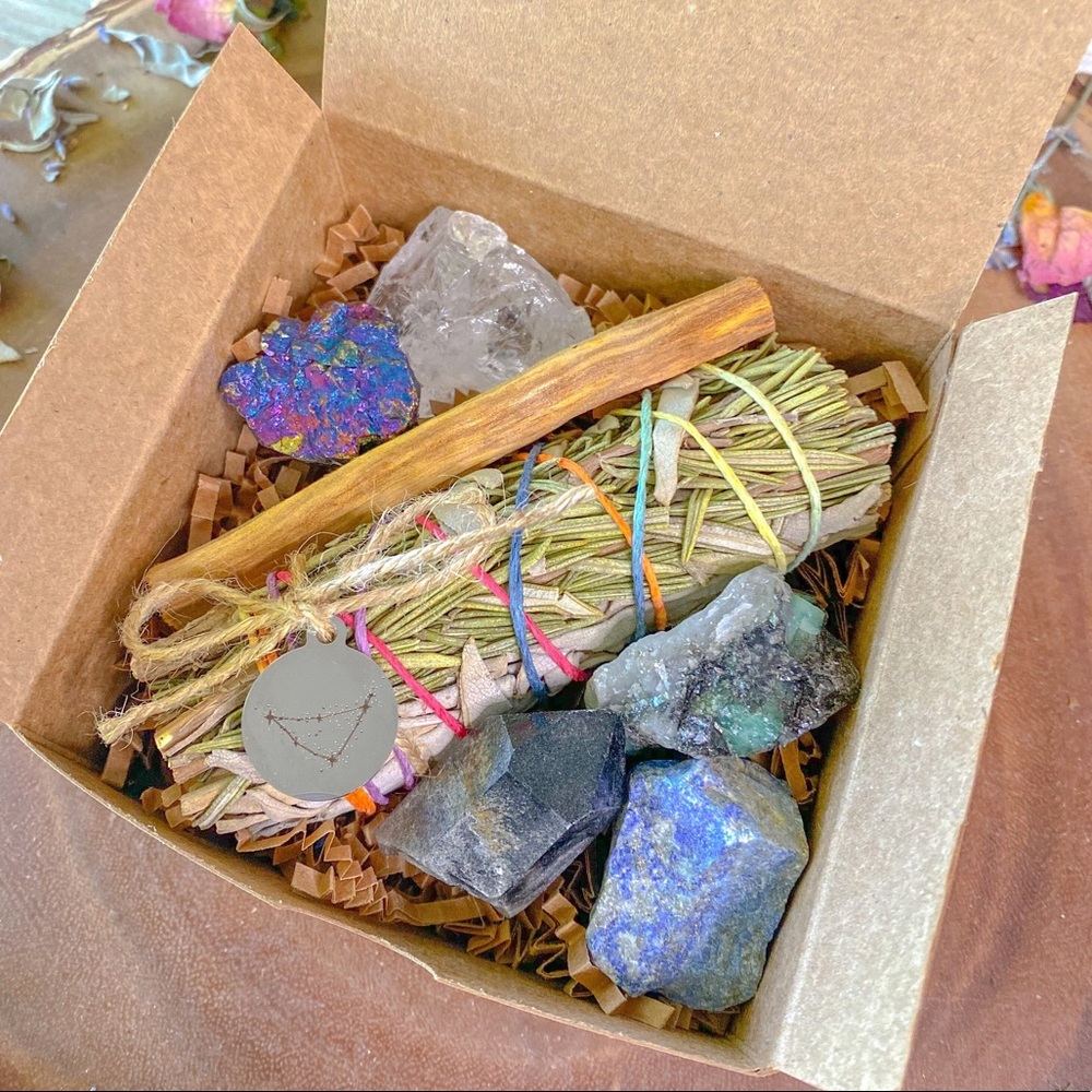 ✨HP✨ Zodiac Gift Boxes - Picture 1 of 2